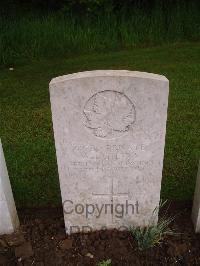 Etaples Military Cemetery - Gilkes, William Joseph